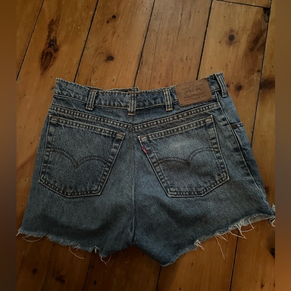 Levi's cutoff shorts - Picture 2 of 3